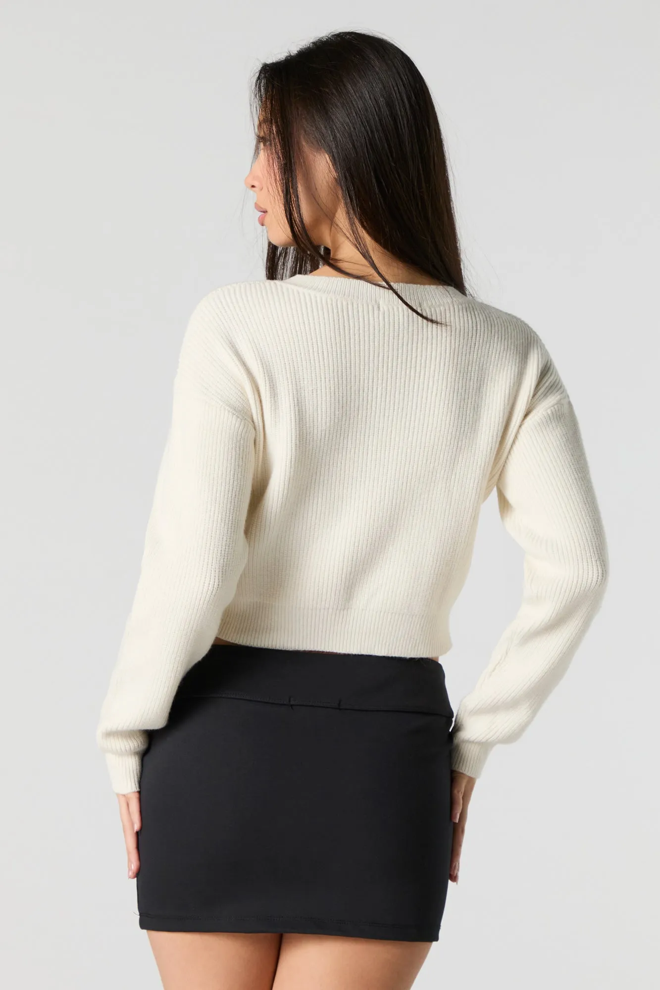 Chandail court en tricot côtelé avec motif brodé