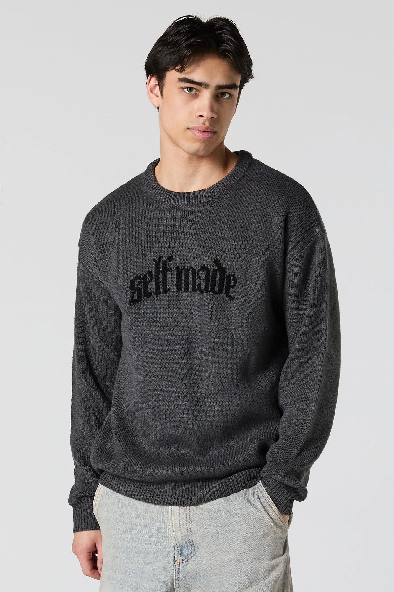 Chandail en tricot jacquard avec texte gothique