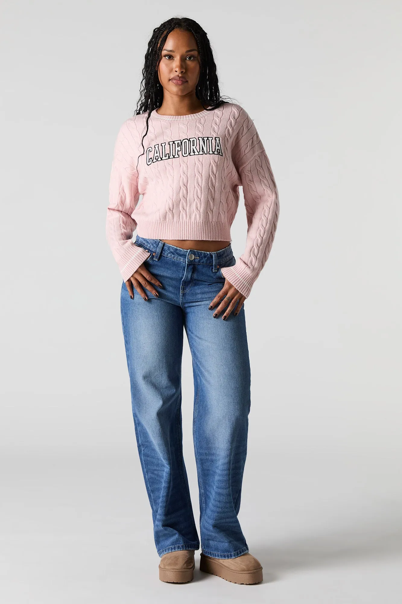 Chandail en tricot torsadé avec motif brodé
