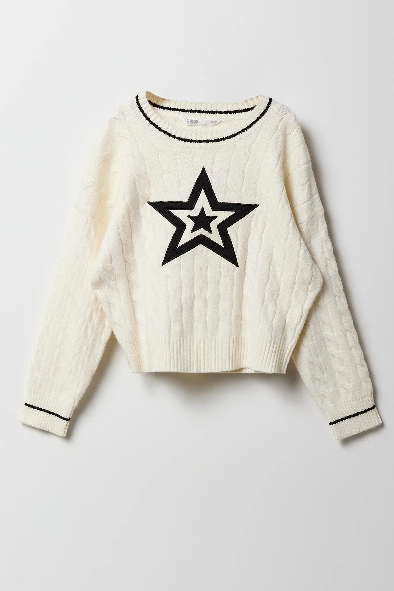 Chandail à mailles torsadées et broderie constrastante pour filles