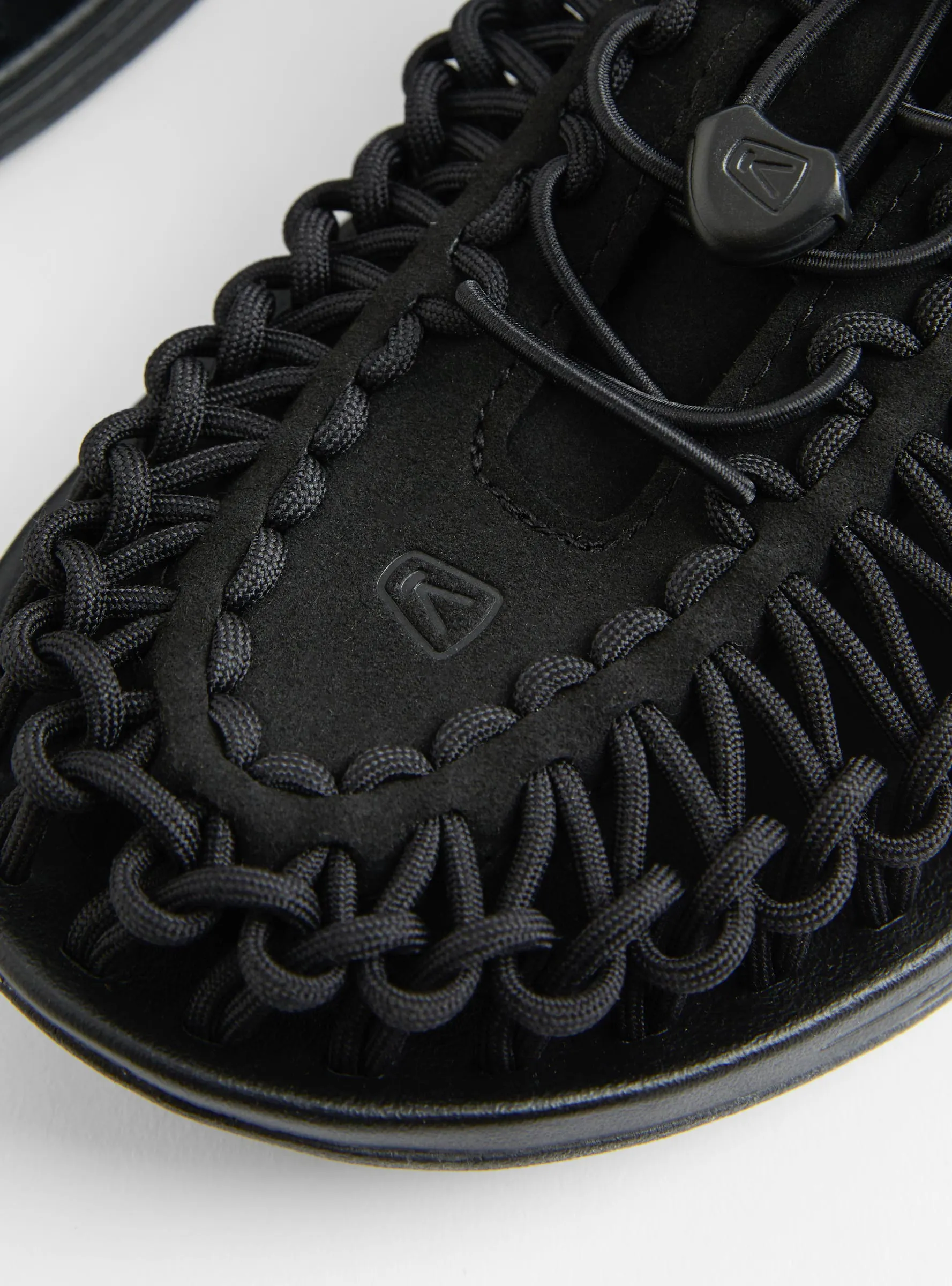 UNEEK Black and Black